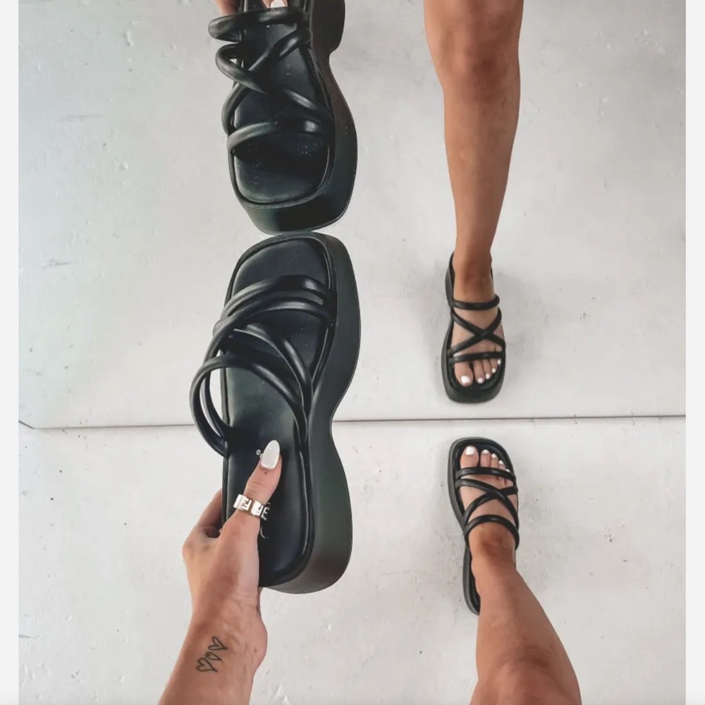 Black Strappy slip-on Women's Platform Sandals Sz 8 Like New